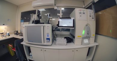 Unidad de Microbiología renueva tres de sus equipos que mejoran calidad de resultados y tiempos de respuestas