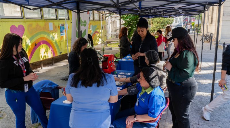 Personas mayores participaron de Feria de Servicios en el HCSBA 